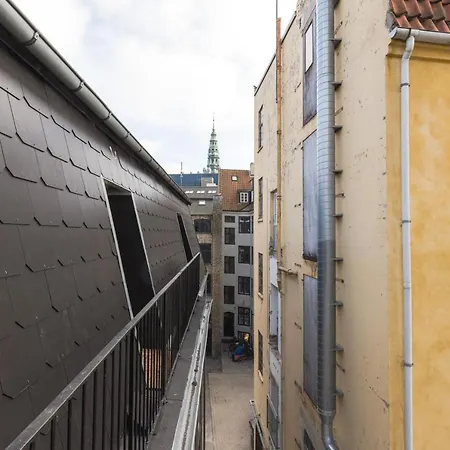 Beautiful On Stroget In Center *