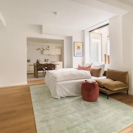 Beautiful On Stroget In Center *