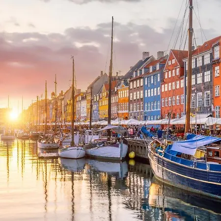 Beautiful On Stroget In Center *